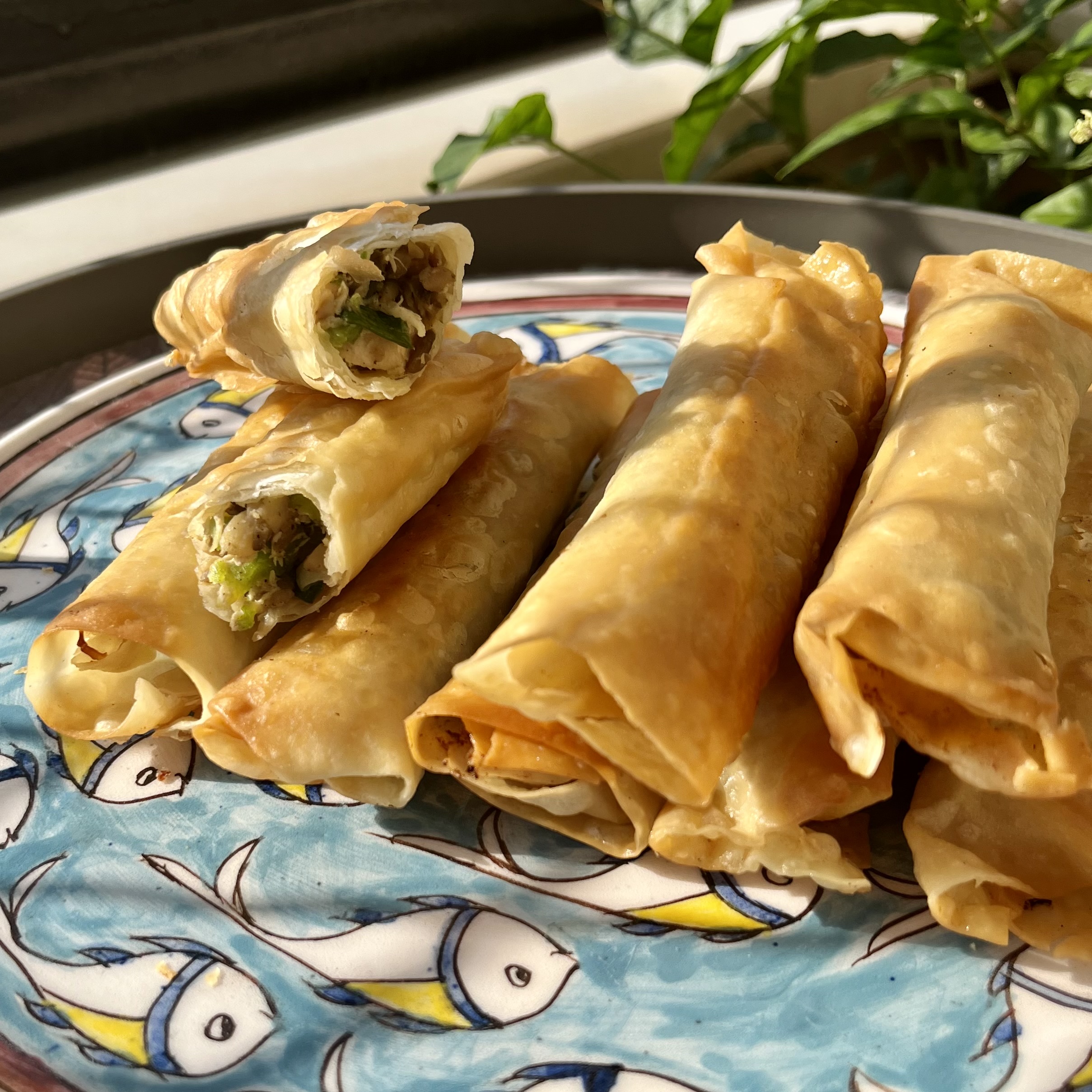 اسپرینگ رول مرغ و قارچ نعنا آبی ۶ عددی